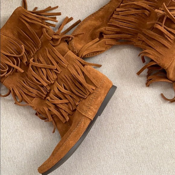 Minnetonka Shoes - Minnetonka Fringe Boots Minnetonka Shoes - Minnetonka Fringe Boots